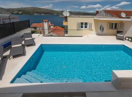 Lavanda Residence with Heated Pool Trogir Split: Okrug Donji şehrinde bir villa
