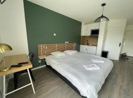 Bel appartement design tout confort (Parking Gratuit) à 10 minutes de Bordeaux, hotel di Cenon