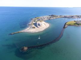 Gimblet Rock Holiday Park, hotel in Pwllheli
