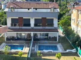 Villa Isra 5 plus 1 Bedroom Villa Private Pool and Garden, hotel em Antalya