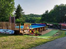 CAMPING LA PERLE, hotel in La Rochette