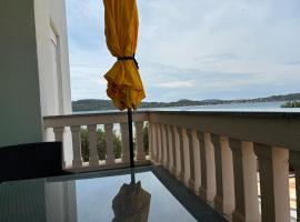 Apartman LANA, hotel en Srima