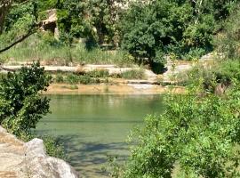 Saint laurent de la cabrerisse Rivière proche Lagrasse, hotel i Saint-Laurent-de-la-Cabrerisse