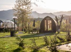 Glamp In Style Pods Resort, hotel with jacuzzis in Bran