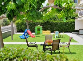 Stork Holiday Apartments - Garden & Sea View, hotel v destinaci Vivari
