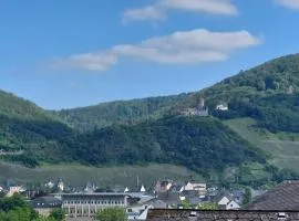 Dachgeschosswohnung mit Burgblick in Kues