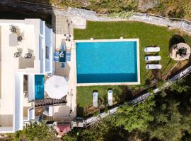 Villa Eleftheria: 5 bedroom villa with Pool & Jacuzzi in Panormo!, hotel in Panormos Rethymno