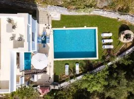 Villa Eleftheria: 5 bedroom villa with Pool & Jacuzzi in Panormo!
