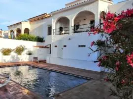 2 bedrooms villa with sea view private pool and enclosed garden at L'Escala