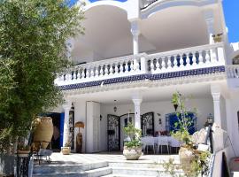 Villa Authentique Casablanca, Djerba Tunisie, Hotel in Taguermess