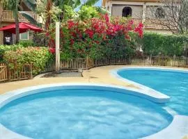 4 bedrooms house at Flic en Flac 100 m away from the beach with shared pool furnished garden and wifi