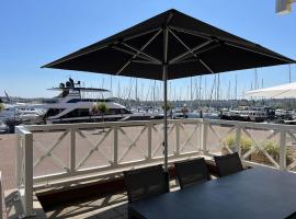 Luxe appartement in de jachthaven van Port Zélande, hotel a Ouddorp