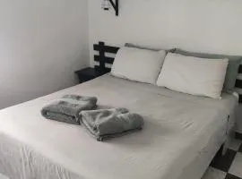 Habitación 2 en tercera planta sin ascensor no és un piso entero! A compartir Baño y cocina!