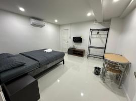 เดอะซันทูมูนโฮสเทล, hostel en Ban Hua Wiang Nua