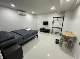 เดอะซันทูมูนโฮสเทล, hostal en Ban Hua Wiang Nua