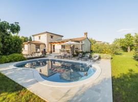 Barat에 위치한 주차 가능한 호텔 Villa Jurinea in Istrien mit Pool