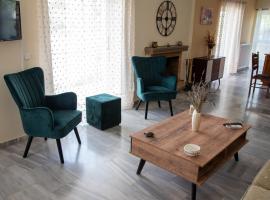 Cozy and calm, hôtel à Dhílesi