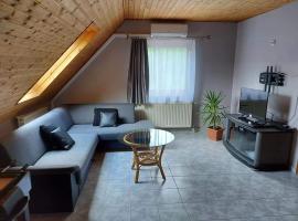 Aranykagyl&oacute; Nyaral&oacute;h&aacute;z, hotel pantai di Badacsonytomaj