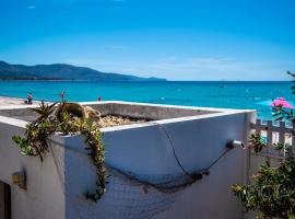 Villa By The Beach, khách sạn có chỗ đậu xe ở SantʼAndrea