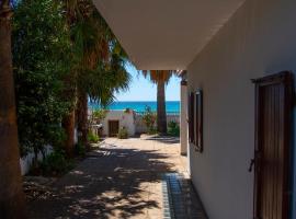 Villa By The Beach, casă de vacanță din SantʼAndrea