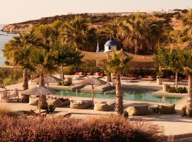 Seesoo Paros Beachfront Resort, hotel cerca de Punda Beach Club, Pounda