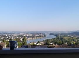 Rheinblick am Rheinsteig Urbar-Koblenz, hotell i Urbar
