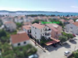 Apartments Borka, hotel in Biograd na Moru