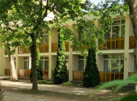 PSZ Hotel Beach Földvár, hotel in Balatonföldvár