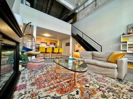 Swanky Loft Near Kings Island, Brewery, Bike Trail, vacation rental in Maineville