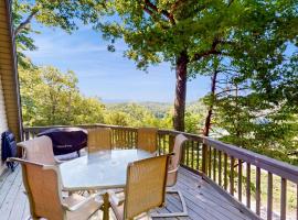 RelaxAwhile Cabins-GetAway Grove，位于Flat Hollow的酒店