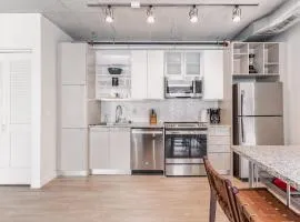 DT Delight Downtown Living 2bd2ba Endless Access