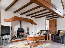 PLAS IWRWG GRANARY - Stunning Barn Conversion based in North Wales