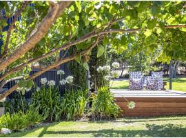 Thunderbird Retreat - Premium Luxury Accommodation, hotel v destinaci Port Elliot