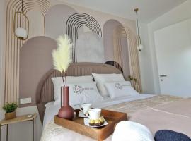 Luxury apartment Terracotta Sun with private Jacuzzi and Garden, hotel s jacuzzi v Novalji