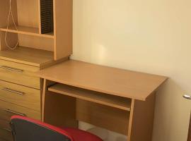 Double room near Uni &shopping center & free parking, hotel i Coventry