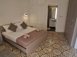 Townhouse in the heart of Rabat sleeps 8, hytte i Rabat