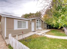 Sandstone Villa - wifi, BBQ, patios, hotel en Orderville