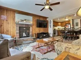 BaseLoj - Pool, Firepit, Bike to Mountain!