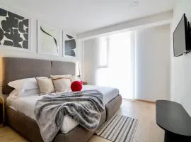 SANTA FE Red Beautiful Apartment!