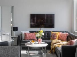 Upea loftsuite, järvinäkymä, wifi, sauna & spa, hotel v destinaci Tampere