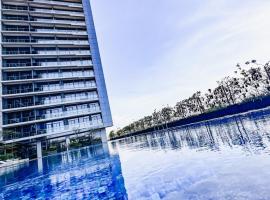 Cozy Vertu Ciputra World Studio Apartment in Surabaya by Le Ciel Hospitality, hotel v destinaci Surabaja