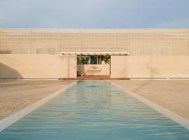 Navakiri Boutique Resort Satun, hotel con pileta en Ban Khuan