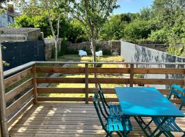 Maison cozy terrasse et jardin - 30 minutes de la mer, hotel in La Roche-sur-Yon