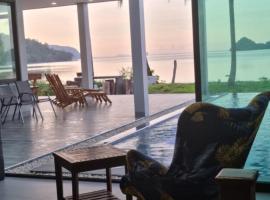 Pool Villa Romance, hotel a Sawi