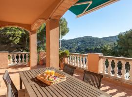 Villa con piscina privada en Begur: Begur'da bir otel