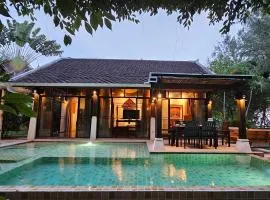 Villa Emerald Sand - Beach Front 4 Bed Pool Villa