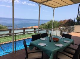 Villa climatisée avec piscine chauffée vue mer, hytte i Llança