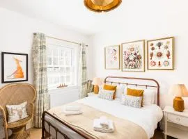 2 Boutique apartments up to 3 parking spaces