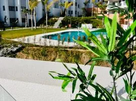 Logement moderne et cosy avec piscine, jacuzzi, salle de sport et billard