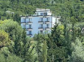 Season Inn, Hotel in Dhërmi